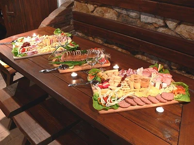 Bohaté občerstvení při degustaci